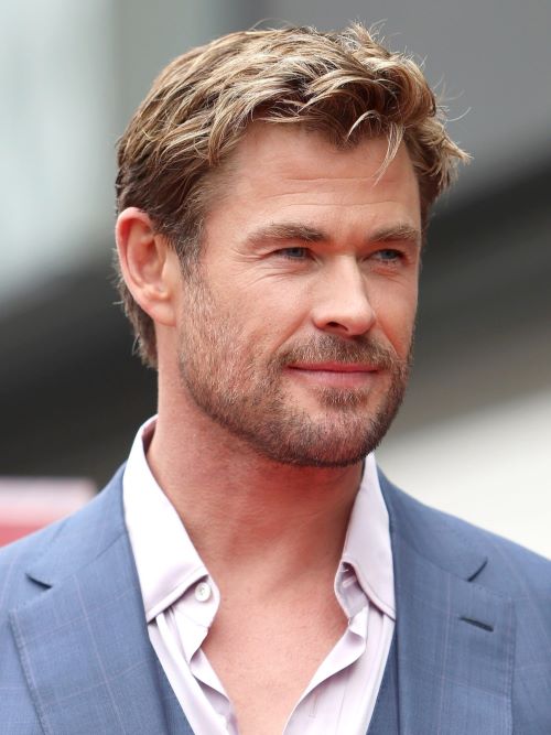 Chris Hemsworth wearing the designer stubble beard style