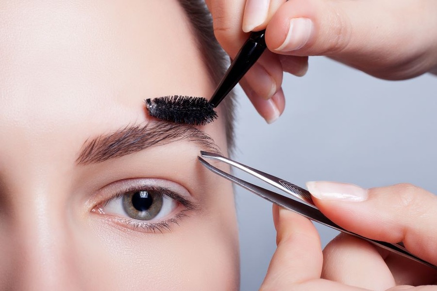 You Can Still Style Your Eyebrows After A Transplant