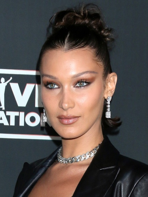 Bella Hadid's thin eyebrows