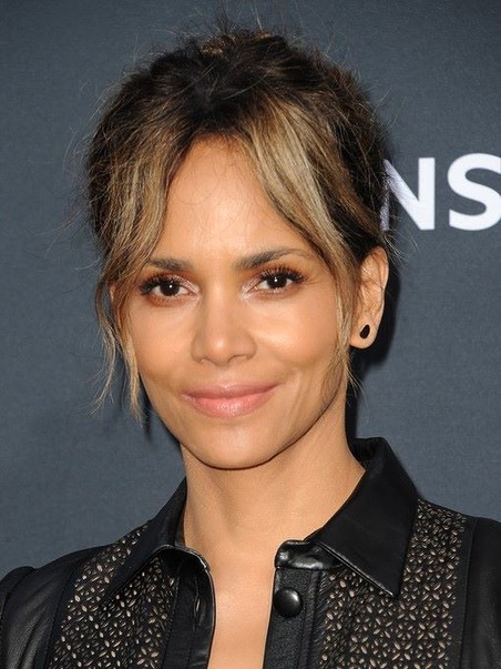 Halle Berry with thin eyebrows