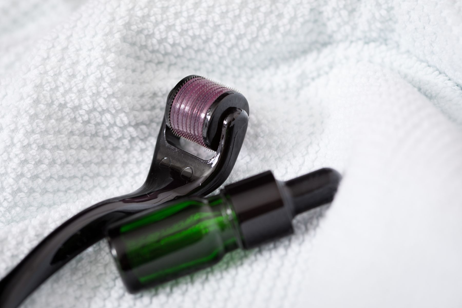 Derma roller and minoxidil together