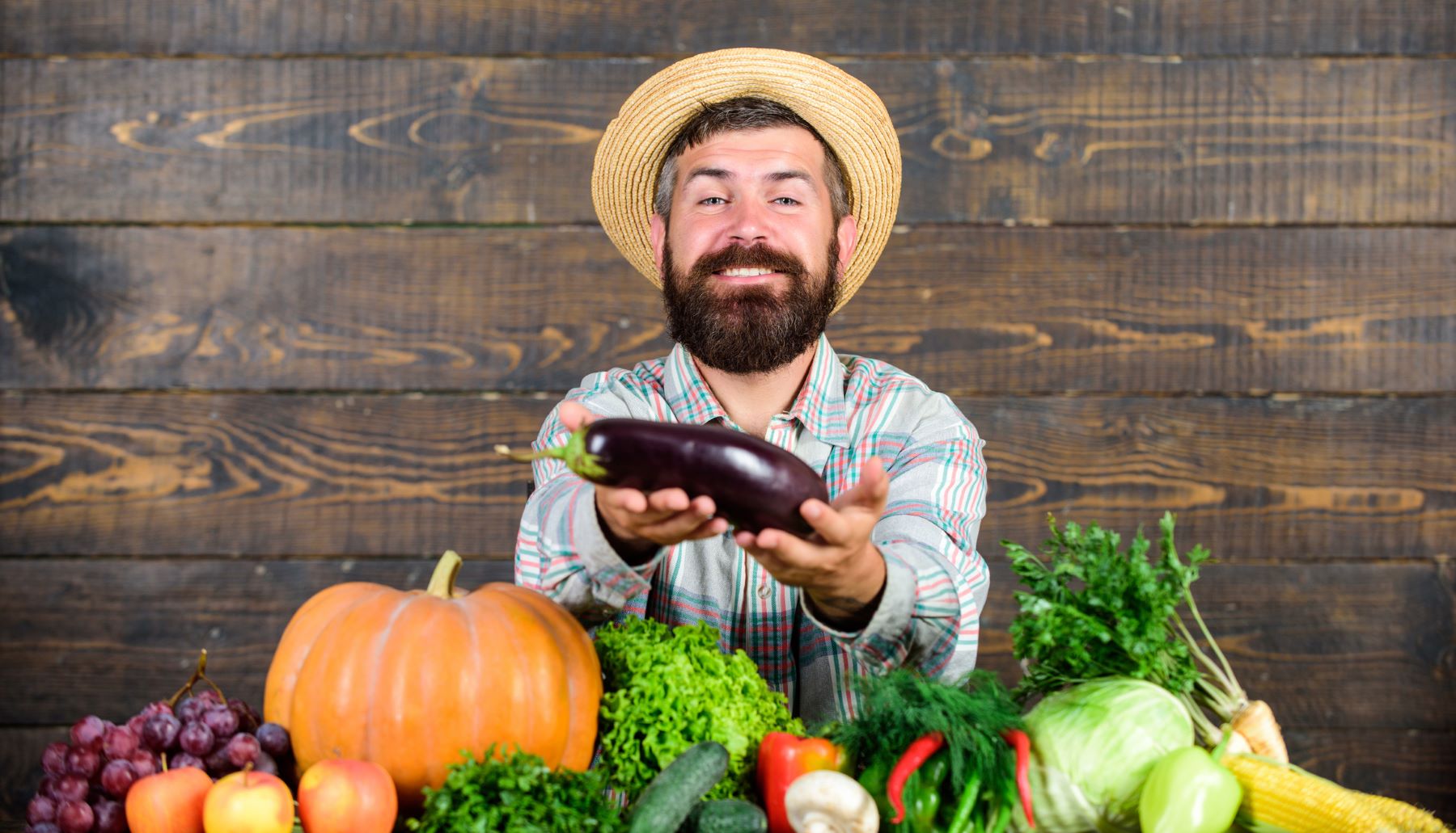 Bearded man recommending a healthy diet