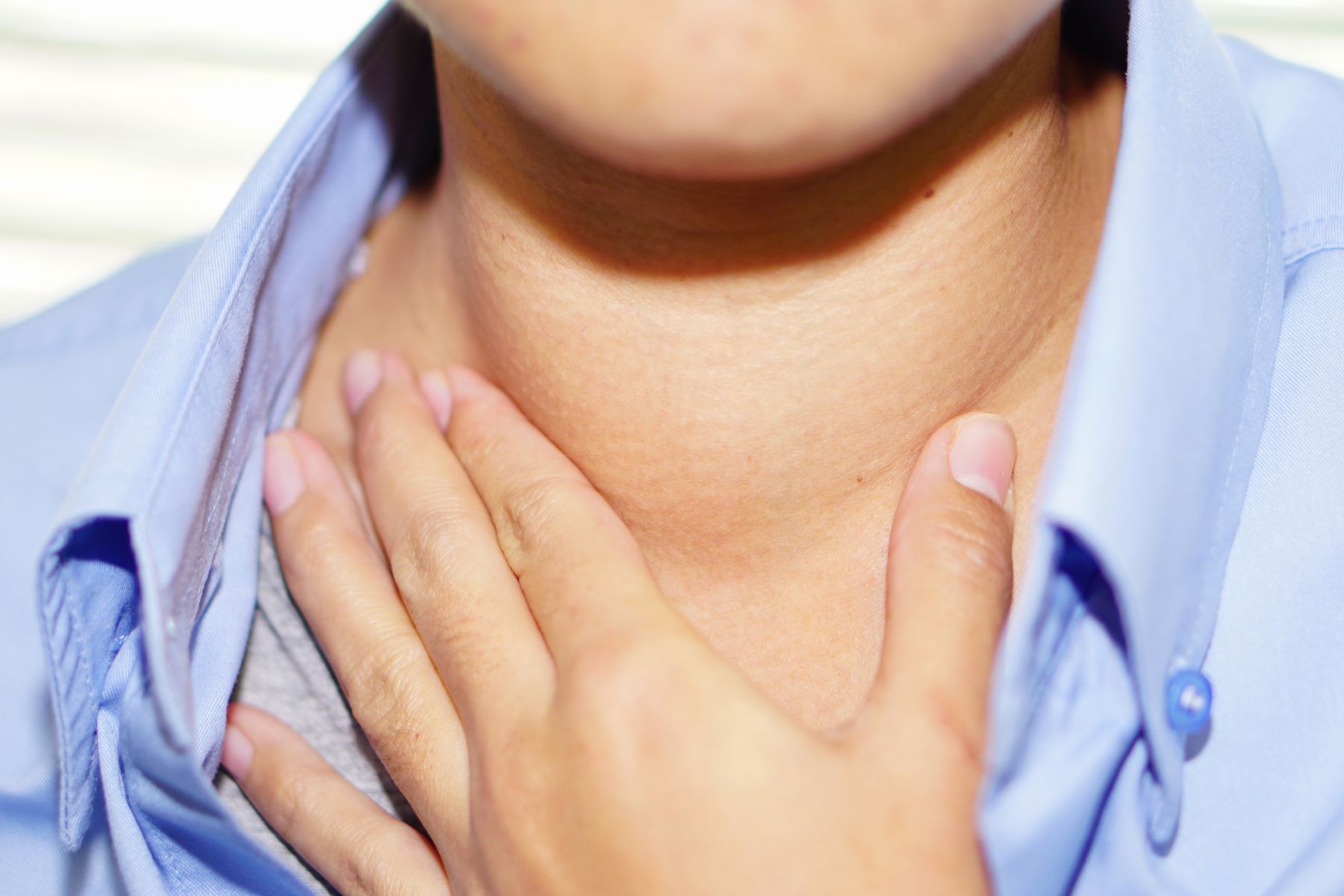 Woman with signs of thyroid disorder