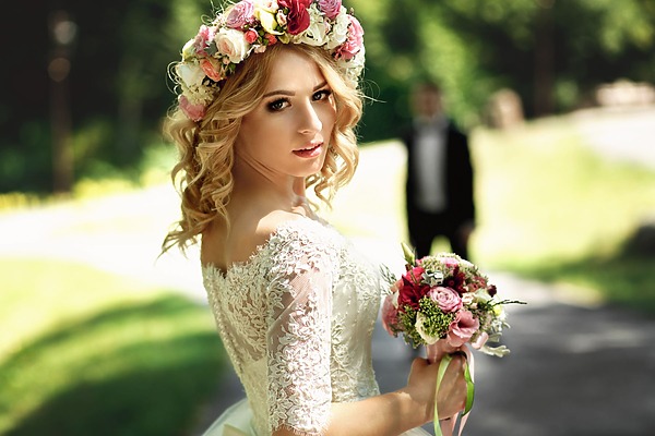17 Best Wedding Hairstyles For Brides With Thinning Hair
