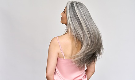 10 Expert Tips For Transitioning To Grey Hair With Highlights