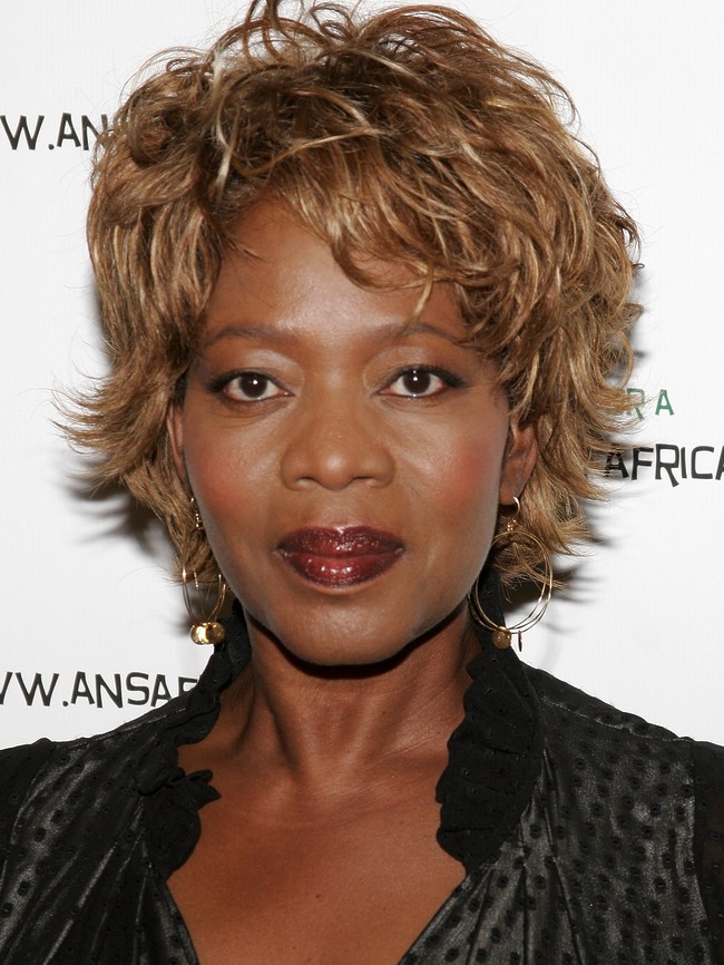 Alfre Woodard’s beachy bob