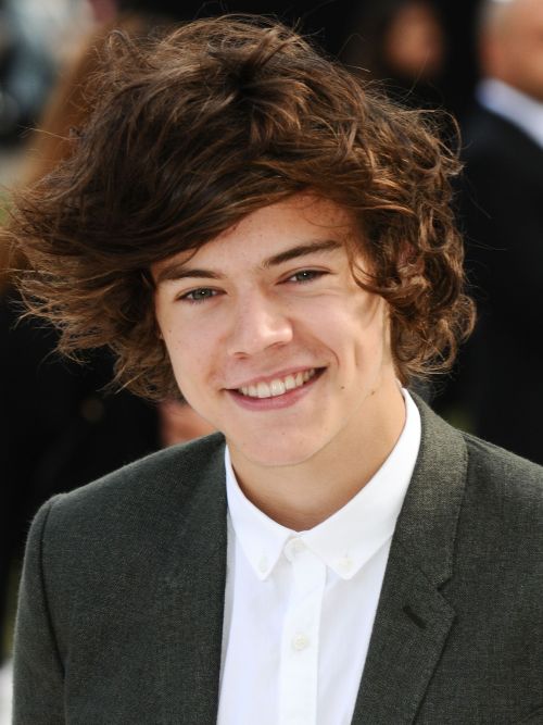 Harry Styles wearing asymmetrical on-the-side hair