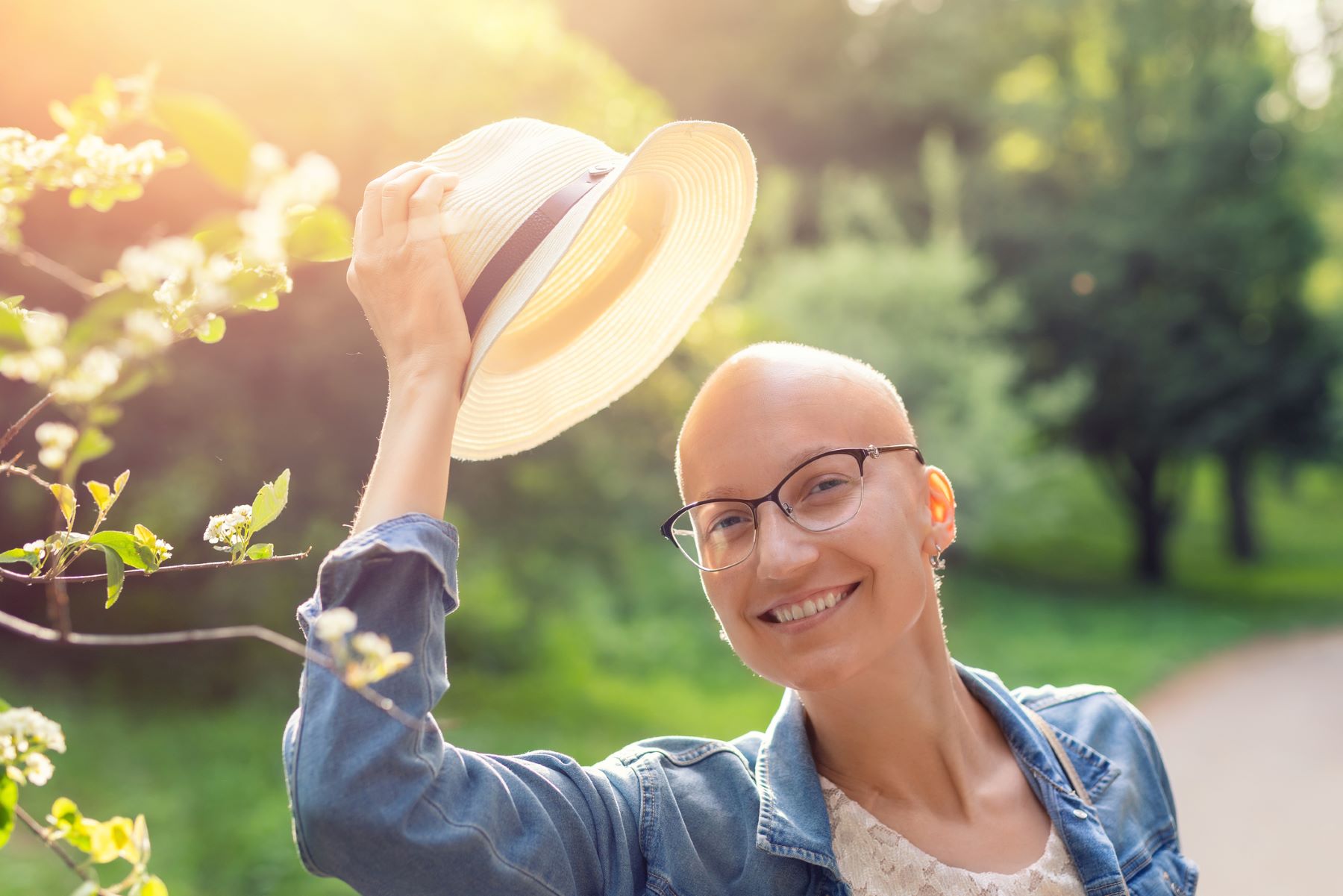 Patient with alopecia protecting her scalp from the sun