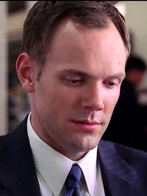 Joel McHale’s hair in 2004