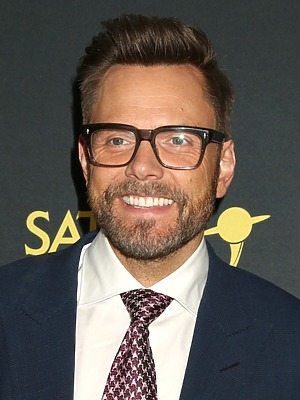 Joel McHale’s Hair Transplants: See His Transformation