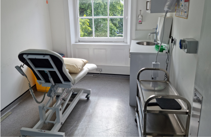 eyebrow transplant treatment room